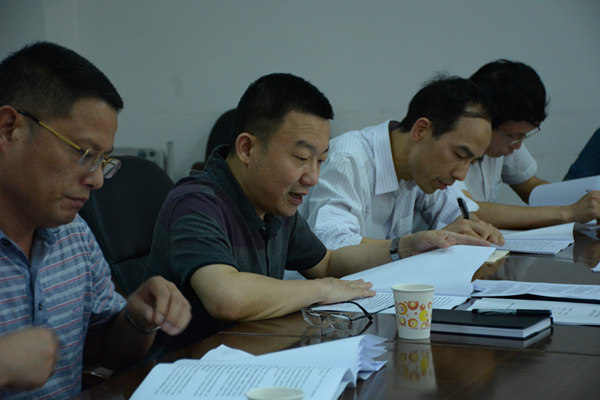 我校副校长蒋洪新,研究生院院长陈建初,我院院长蔡骐,副院长周国清及