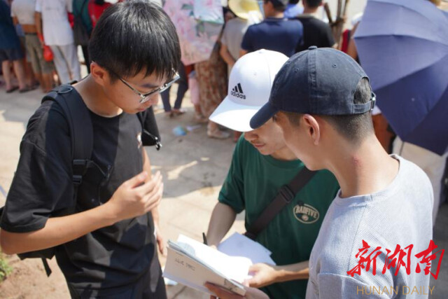 岁岁争渡 青春赴乡 湖南师大新闻与传播学院赴怀化麻阳苗族自治县开展龙舟赛系列调研